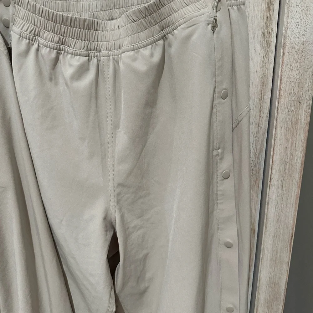 Lululemon Tracksuit Size 8 Mojave Tan Glyde jacket and tear away track pants - Picture 4 of 6